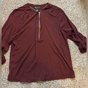 Women’s blouse- excellent condition and great anti wrinkle fabric